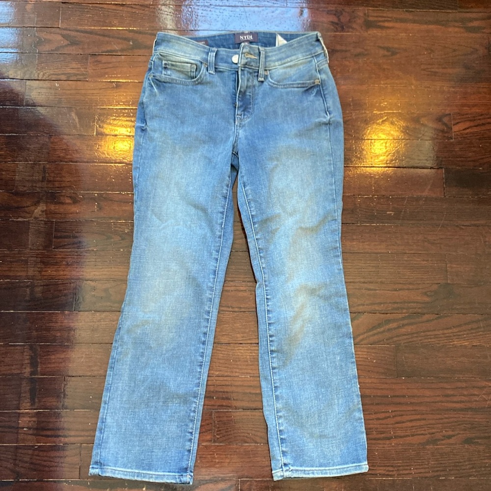 NEW / NEVER WORN: NYDJ Marilyn Straight Jean (sz 0P)